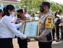 Keren Bhabinkamtibmas Supermen Bripka Latip Terima Penghargaan TRC Perlindungan Perempuan dan Anak RI