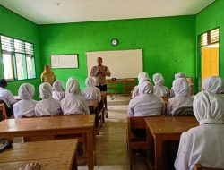 Cegah Siswa Terjerat Hukum, Bripka Latip Utomo Sosialisasi Taat Peraturan di SMP Hasyim Asy’Ari Pacitan