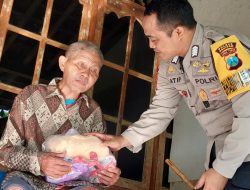 Kisah Gerak Cepat Bripka Latip Pacitan Bantu Lansia Derita Prostat