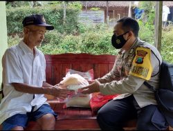 Momen Haru Bripka Latip Beri Semangat Pada Kakek Derita Jantung Koroner di Pacitan