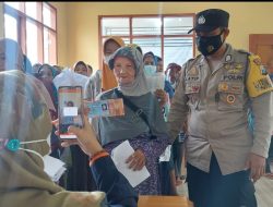 Pantau Distribusi BLT BBM Terbesar di Pacitan, Bripka Latip Utomo Bantu Panitia Lancarkan Penyaluran