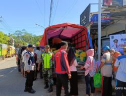 Bripka Latip Utomo Apresiasi Warga Tertib Antri saat Pasar Beras Murah di Pasar Tulakan 