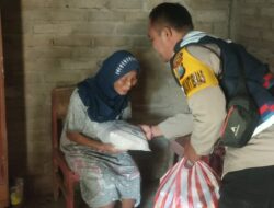 Terus Berbuat Baik, Polisi di Pacitan ini Bantu Warga Kurang Mampu