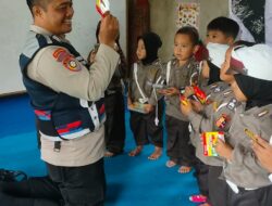 Pak Bhabin Menjadi Sahabat Polisi Cilik di Kalikuning