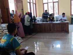 Monitoring Penyerahan Bansos, Bripka Latip Apresiasi Warga yang Tertib