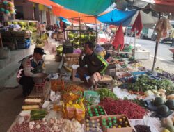 Pantau Harga Bahan Pokok, Bripka Latip Menilai Cabai Paling Meningkat