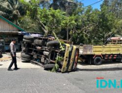 Truk Fuso Terjungkal di Pacitan, Rumah Warga Jadi Sasaran