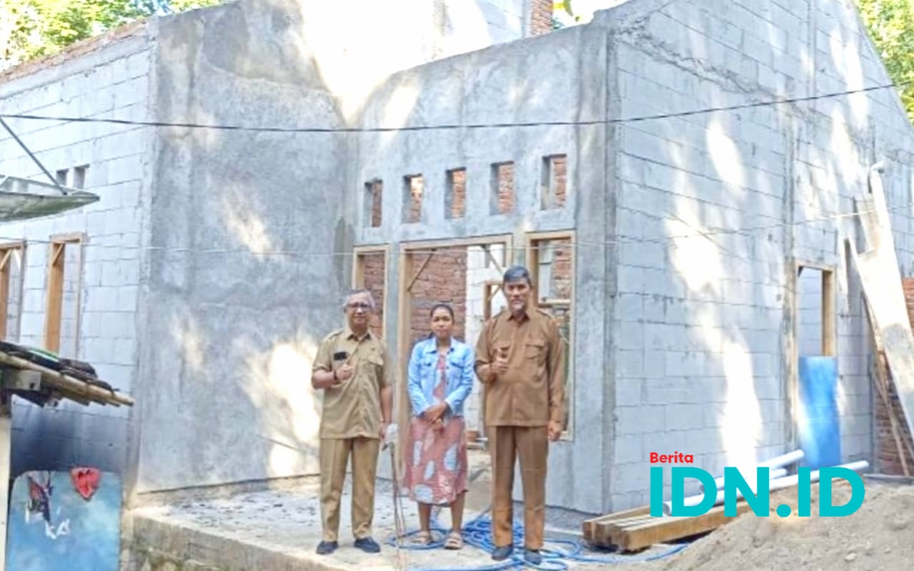 Tim Disperkimtan Pacitan saat melakukan peninjauan rumah penerima manfaat. (Foto: Al Ahmadi/BeritaIDN)