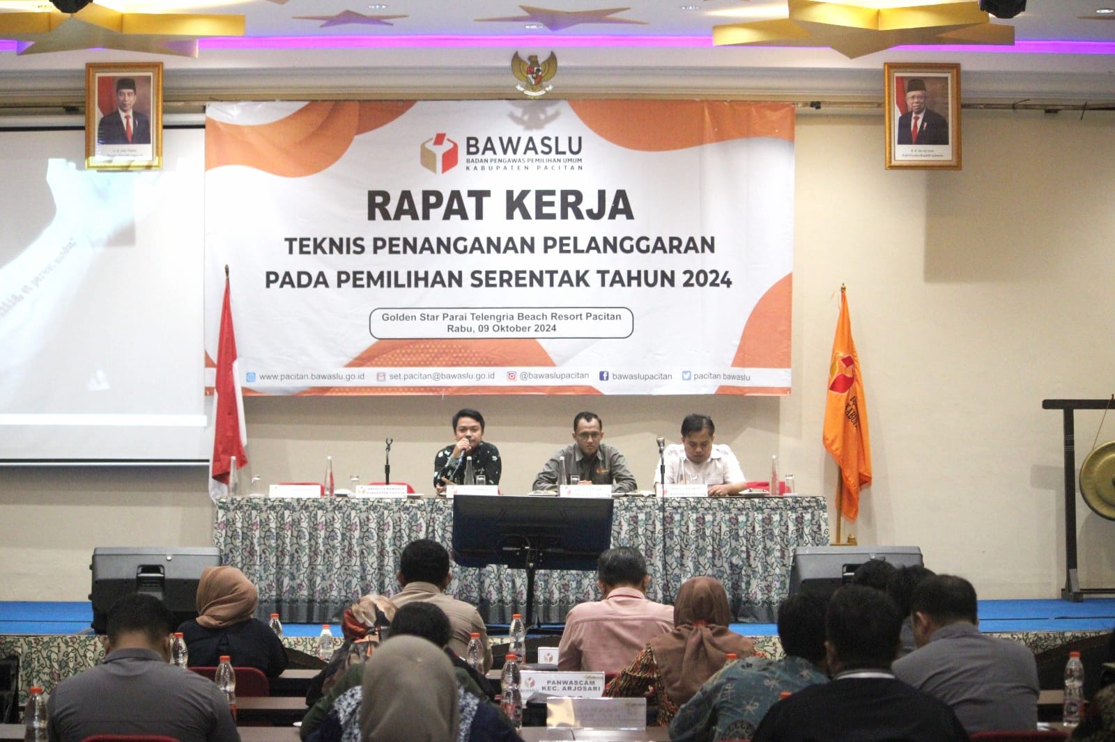 Pembukaan acara Rapat Kerja Teknis Penanganan Pelanggaran pada Pemilihan Serentak Tahun 2024 di Golden Star Parai Telengria Beach Resort Pacitan, Rabu, 09 Oktober 2024. (Foto: Bawaslu for BeritaIDN)