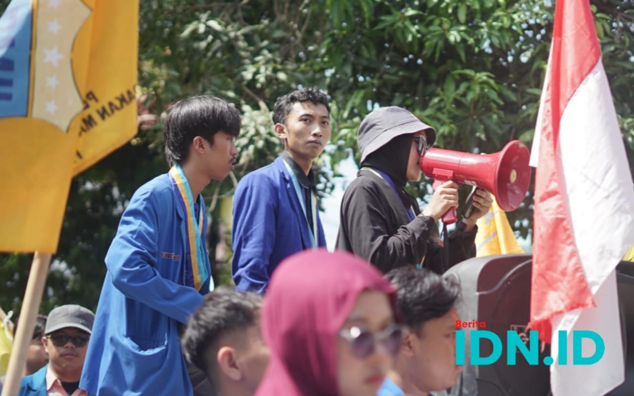 Ketua PMII Pacitan, Al Ahmadi saat aksi, Jumat, 13 Desember 2024. Ia membantah keras adanya kabar burung soal aksinya bersama anggotanya ditunggangi kepentingan pejabat yang mengemis jabatan. (Foto: PMII Pacitan for BeritaIDN)