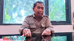 Kepala Disparbudpora Pacitan, Turmudi tengah menyoroti potensi pegiat dan UMKM wisata getok harga dalam momen liburan tahun baru 2025, Senin, 30 Desember 2024. (Heri Nur Cahyono/BeritaIDN)