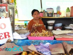 Cicipi Sate Tahu di Lapak Bu Eni Pacitan: Kuliner Otentik yang Jadi Incaran Muda-mudi