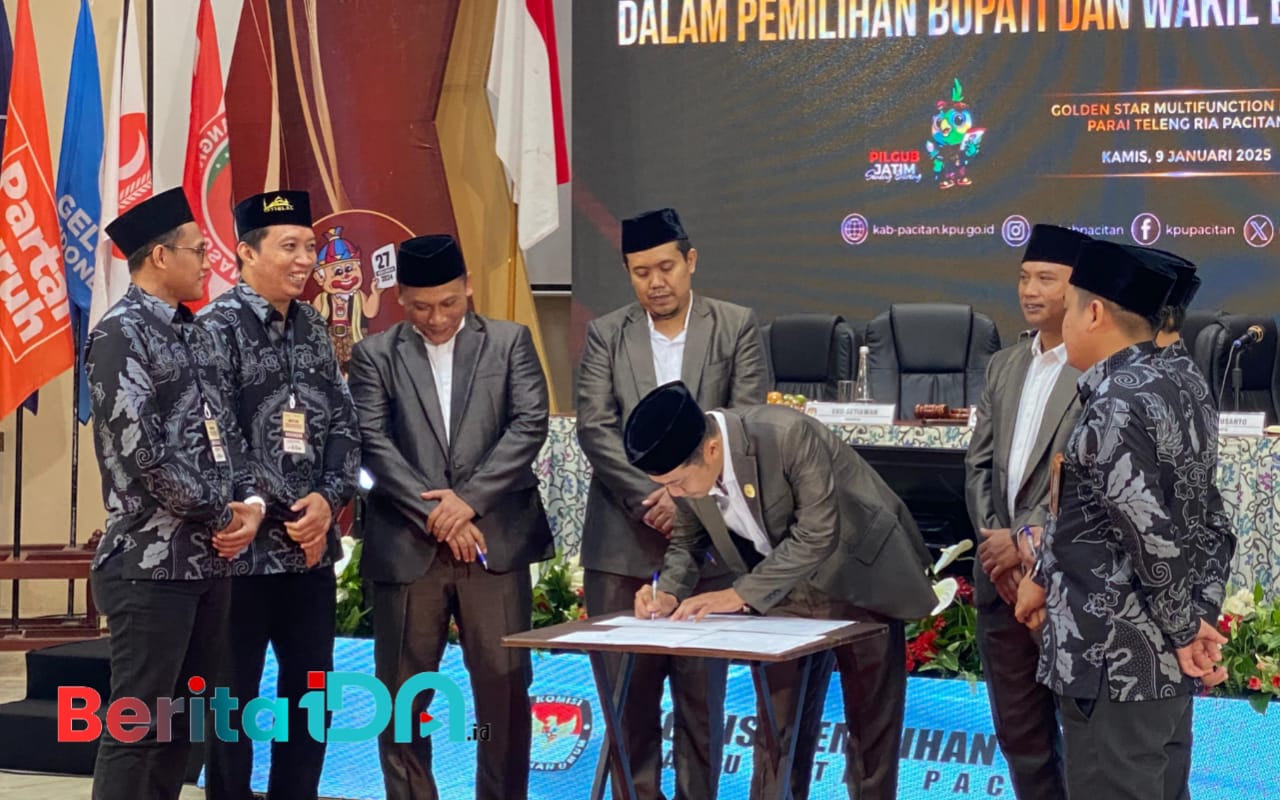 Proses penandatanganan berita acara (BA) penetapan cabub cawabub, Kamis, 9 Januari 2025. (Foto: Heri Nur Cahyono/BeritaIDN)