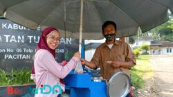 Kisah Sukemi, Penjual Pentol Pacitan yang Laris Manis di Depan Kantor Kecamatan Tulakan