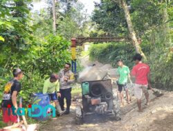 Bhabinkamtibmas Tulakan Pacitan Dampingi Kegiatan Rabat Jalan di Desa Gasang Pastikan Kualitas dan Transparansi