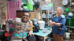 Polisi di Pacitan Sambangi Mbah Soirah, Penjual Lontong Bumbu Byur Legendaris Desa Kalikuning