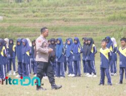 Latih Disiplin Siswa, MTs Muhammadiyah 05 Kalikuning Belajar PBB Bareng Aipda Latip