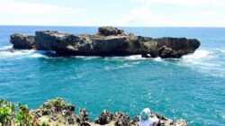 Watu Bale, Surga Tebing Ombak di Selatan Pacitan