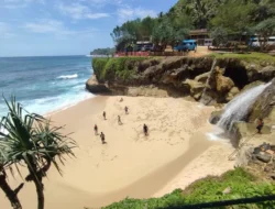 Wisatawan Wajib Tahu, Ini 5 Pesona Pantai Banyu Tibo, Salah Satu Objek Wisata Andalan Pacitan