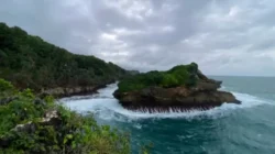 Pulau Kuntul, Surga Kecil di Pacitan yang Sakral dan Menawan