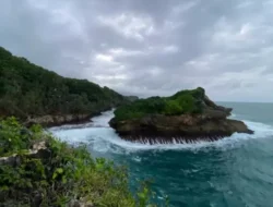 Pulau Kuntul, Surga Kecil di Pacitan yang Sakral dan Menawan