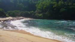 Pantai Bakung Pacitan, Wajah Asli Laut Selatan yang Masih Perawan