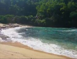 Pantai Bakung Pacitan, Wajah Asli Laut Selatan yang Masih Perawan