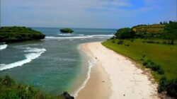 Pantai Bersah Pacitan, Destinasi Sunyi untuk Pelarian dari Hiruk-Pikuk Kota