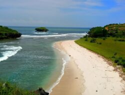 Pantai Bersah Pacitan, Destinasi Sunyi untuk Pelarian dari Hiruk-Pikuk Kota