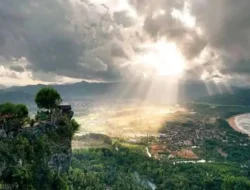 Sentono Gentong, Spot Panorama Indah di Pacitan dengan Pemandangan Sunrise dan Gemerlap Kota