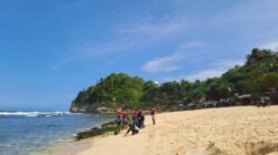 Hanya Rp5.000, Nikmati Keindahan Pantai Nyawiji Pacitan yang Menenangkan