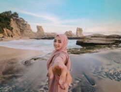 Liburan Seru di Pantai Klayar, Spot Wisata Paling Populer di Pacitan