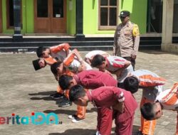 Bhabinkamtibmas Tulakan Aipda Latip Utomo Latih PBB di MIN 1 Pacitan, Bentuk Disiplin