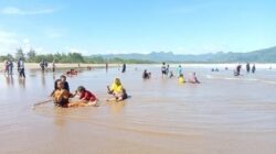 Pantai Teleng Ria, Primadona Wisata Pacitan dengan Panorama Laut Selatan