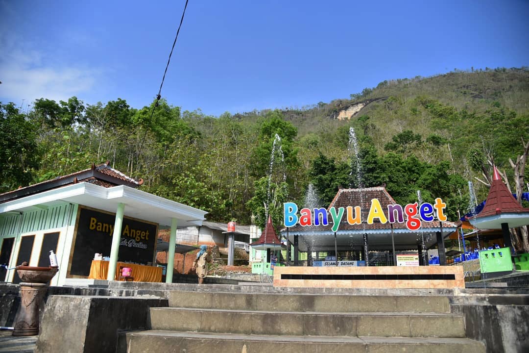 Suasana kolam air panas di Banyu Anget Pacitan. (Foto: Prokopim Pacitan)