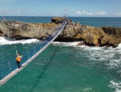 Tarif Masuk dan Rute ke Pantai Watu Bale Pacitan, Destinasi Favorit Pemburu Foto