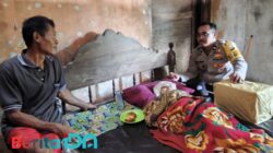 Aipda Latip Utomo Beri Bantuan ke Warga Lumpuh Selama 10 Tahun di Pacitan