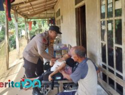 Bhabinkamtibmas di Pacitan Berbagi dan Peduli, Kunjungi Nafisya Ayu Anggita Putri yang Alami Cacat Sejak Lahir