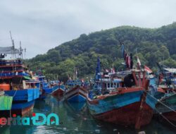 Ratusan Kapal Nelayan Padati Pelabuhan Tamperan, Begini Skema Retribusi dan PNBP yang Berlaku