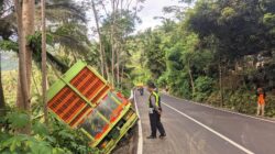 Truk Nyaris Terjun Jurang di Sedeng Pacitan, Sopir Diduga Microsleep