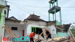 Menara Musala Al Iman Pacitan Roboh Usai Gempa 6,4, Kerugian Capai Jutaan Rupiah