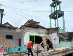 Menara Musala Al Iman Pacitan Roboh Usai Gempa 6,4, Kerugian Capai Jutaan Rupiah