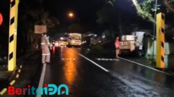 Truk Overload Hantam Portal Sedeng Pacitan Bikin Lalu-lintas Tersendat