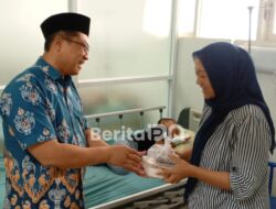 Berkah Ramadan, Dinkes Pacitan Berbagi Takjil dan Santuni Anak Yatim serta Dhuafa