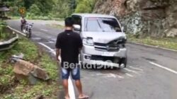Batu Jatuh dari Tebing Hantam APV di Jalur Pacitan–Ponorogo, Sopir Selamat