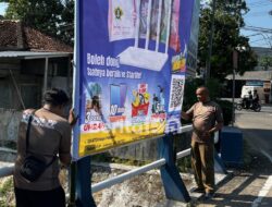 Satpol PP Pacitan Tertibkan 125 Reklame Liar di Jalur Protokol