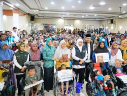 Khofifah Salurkan Bansos Rp 2,2 Miliar untuk Warga Kota Probolinggo