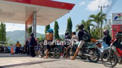 Kenaikan Harga Pertamax Picu Lonjakan Antrean Pertalite di Pacitan
