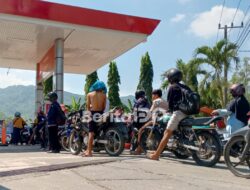 Kenaikan Harga Pertamax Picu Lonjakan Antrean Pertalite di Pacitan
