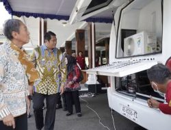 Jepang Bantu PMI Pacitan Mobil Donor Darah Senilai Rp650 Juta